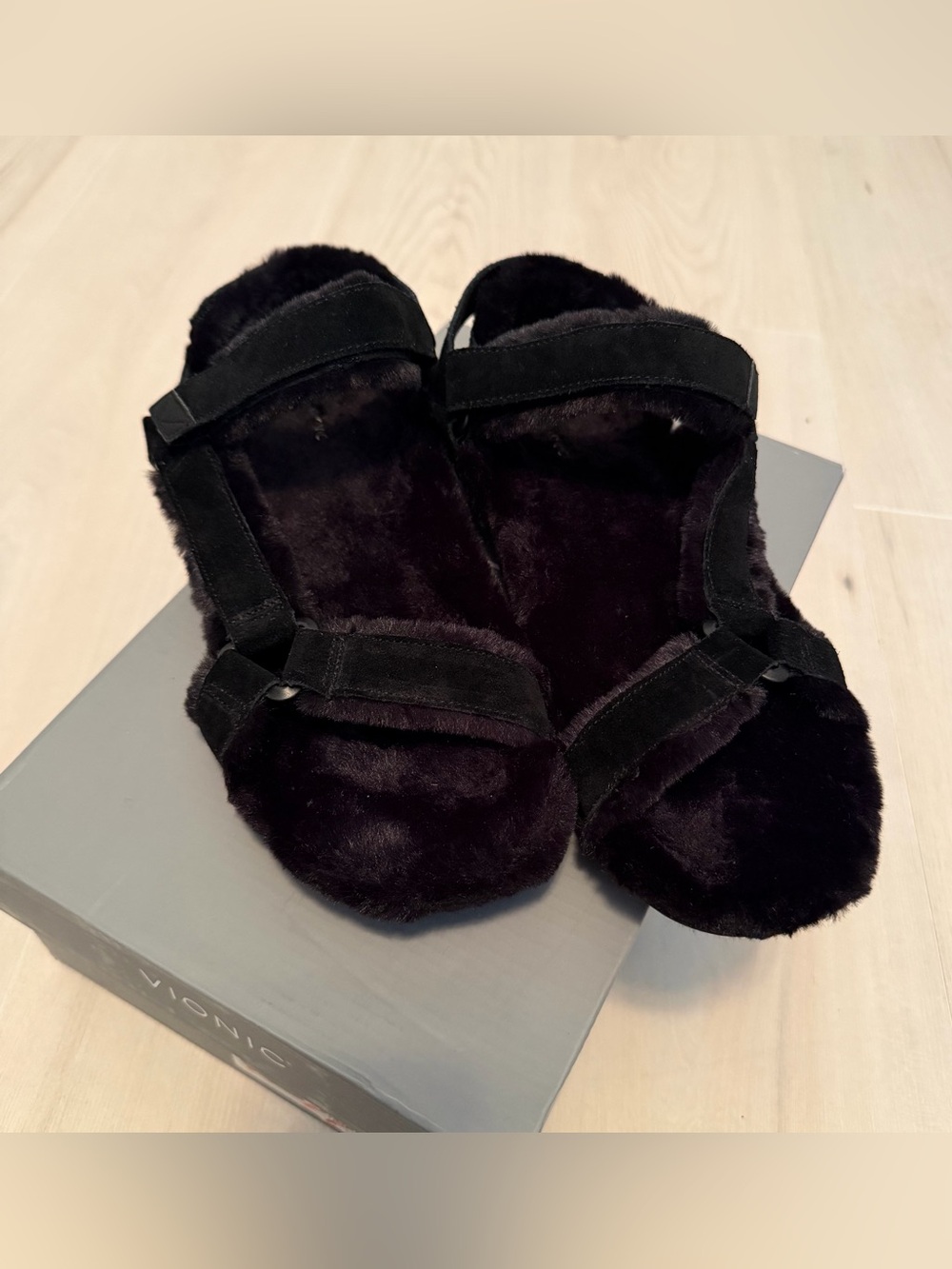 Vionic NIB Black Faux Fur Strap Slide Sandals 9.5